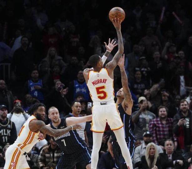 开云体育平台-连续两场读秒绝杀 想要穆雷？湖人雄鹿还得加价