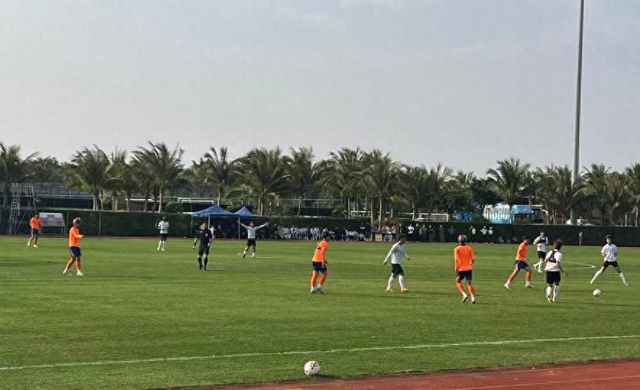 开云-热身赛山东泰山1比2被大连逆转，新星内切远射破门，两套阵容出场|英博|大连英博|泰山队|王昊斌|梅帅军_新浪体育_新浪新闻