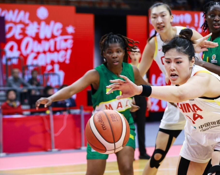 开云体育APP下载-世预赛开门红！李月汝21+11，三大中锋均上双，中国女篮81-68马里